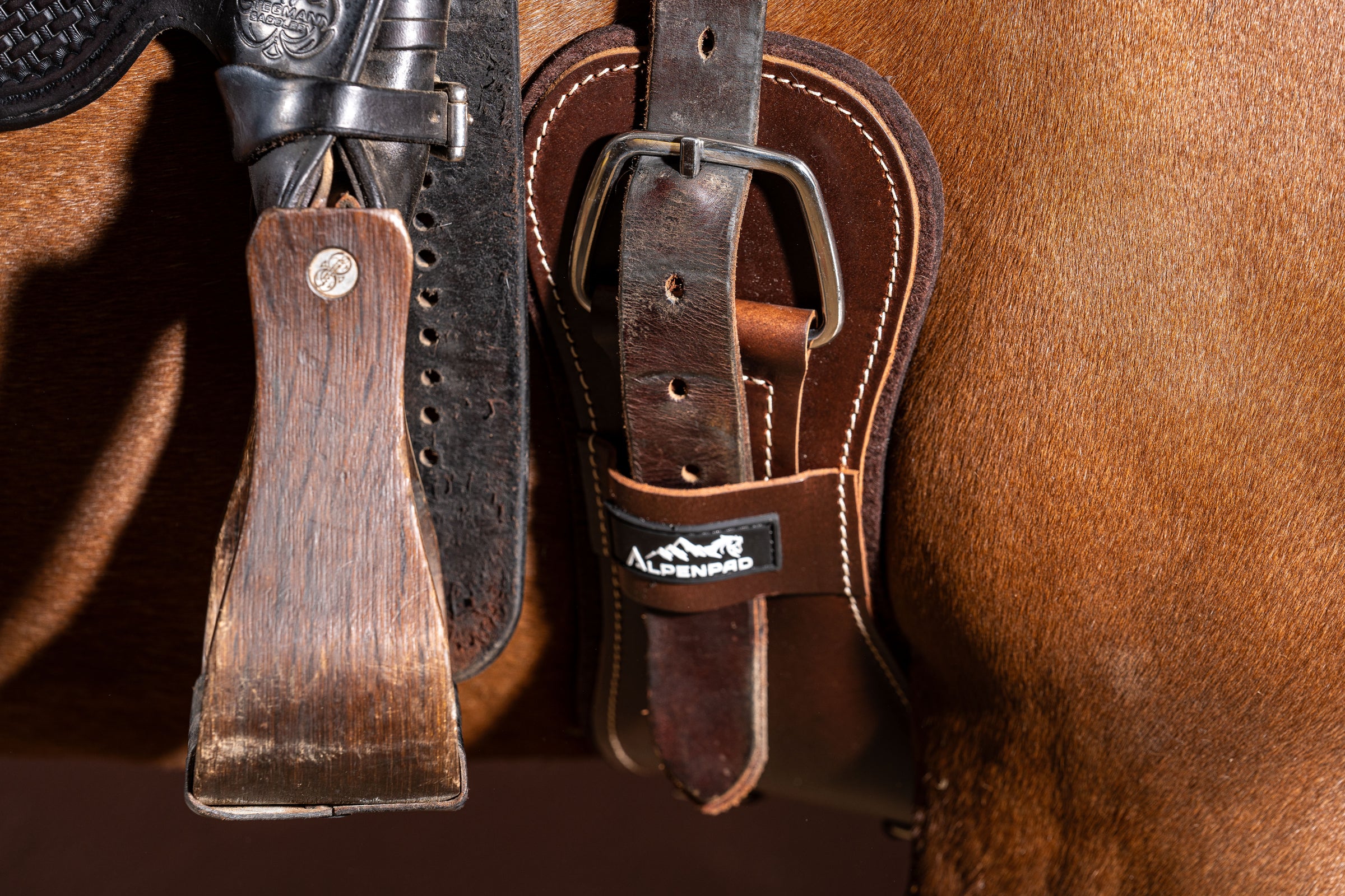 AlpenPad Pro Line Westernsattelgurt – Leder mit Filzunterseite