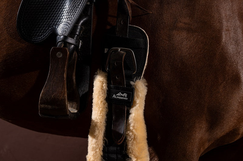 AlpenPad Pro Line Westernsattelgurt – Lammfell