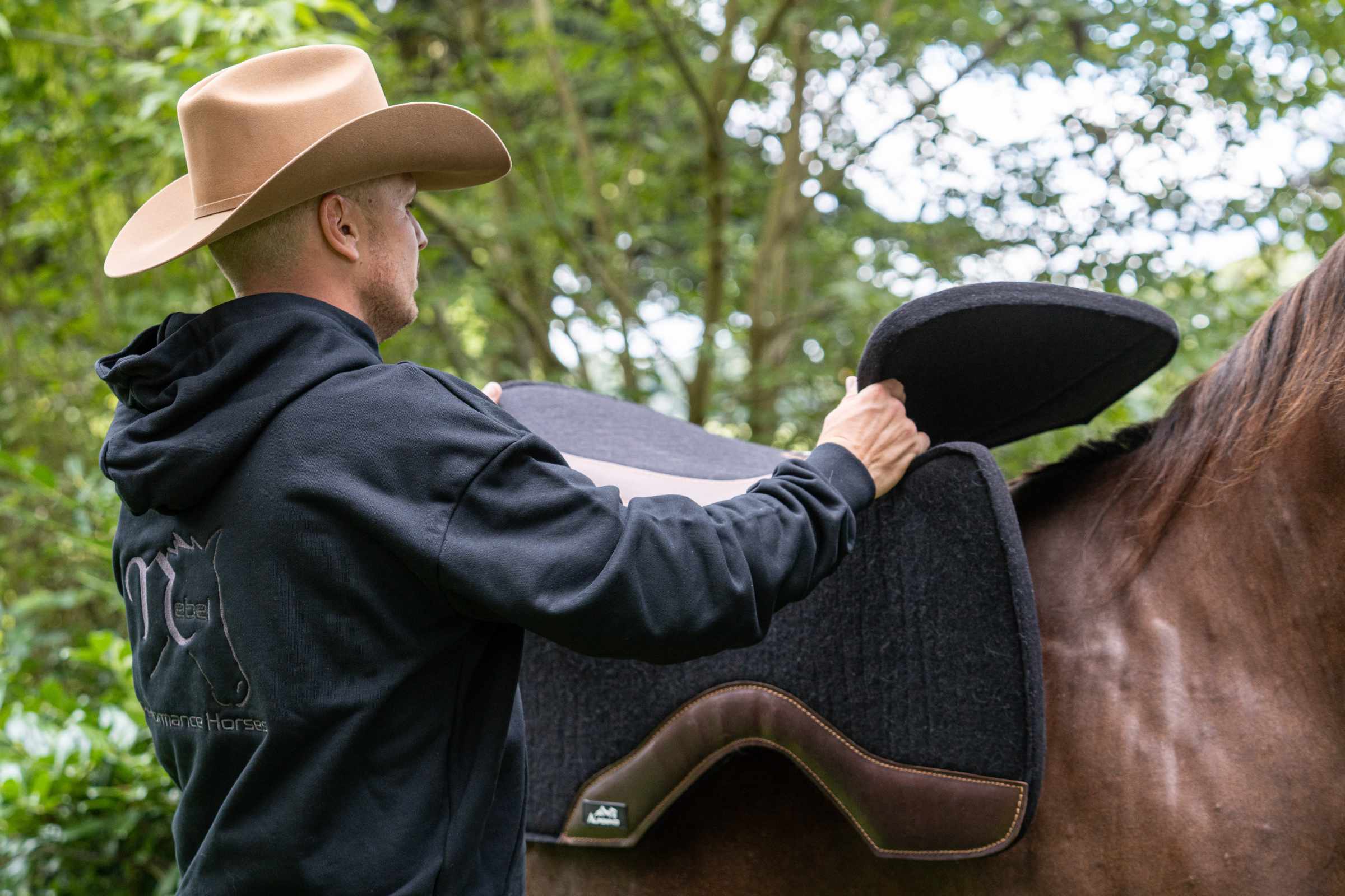 AlpenPad Pro Line – High Quality Performance Westernpad – Black / brown leather